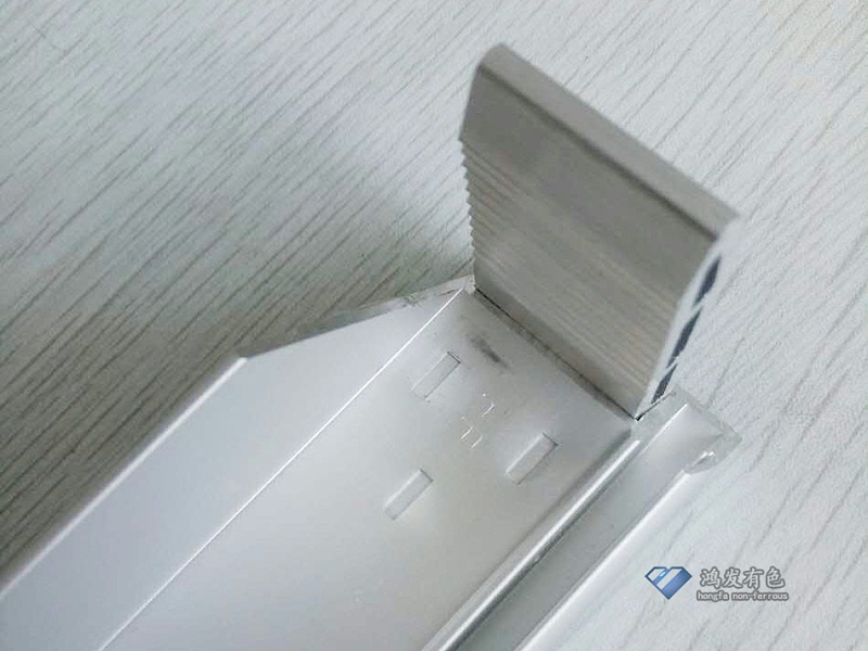 白色邊框角碼細節圖